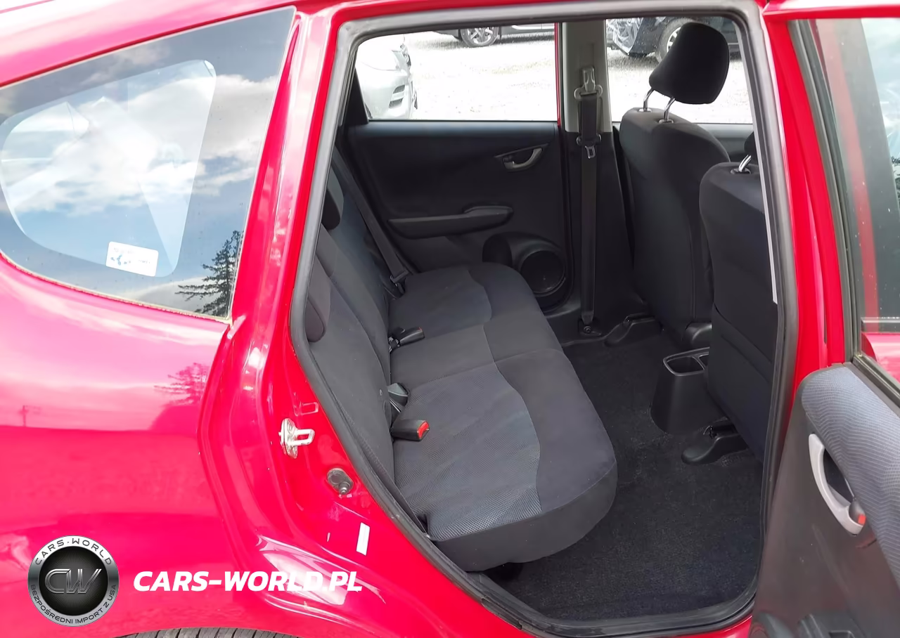 2011 Honda Fit Sport VIN:JHMGE8H51BC011846 - 18