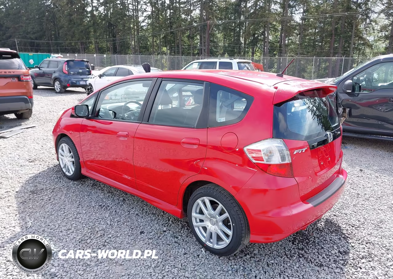 2011 Honda Fit Sport VIN:JHMGE8H51BC011846 - 3