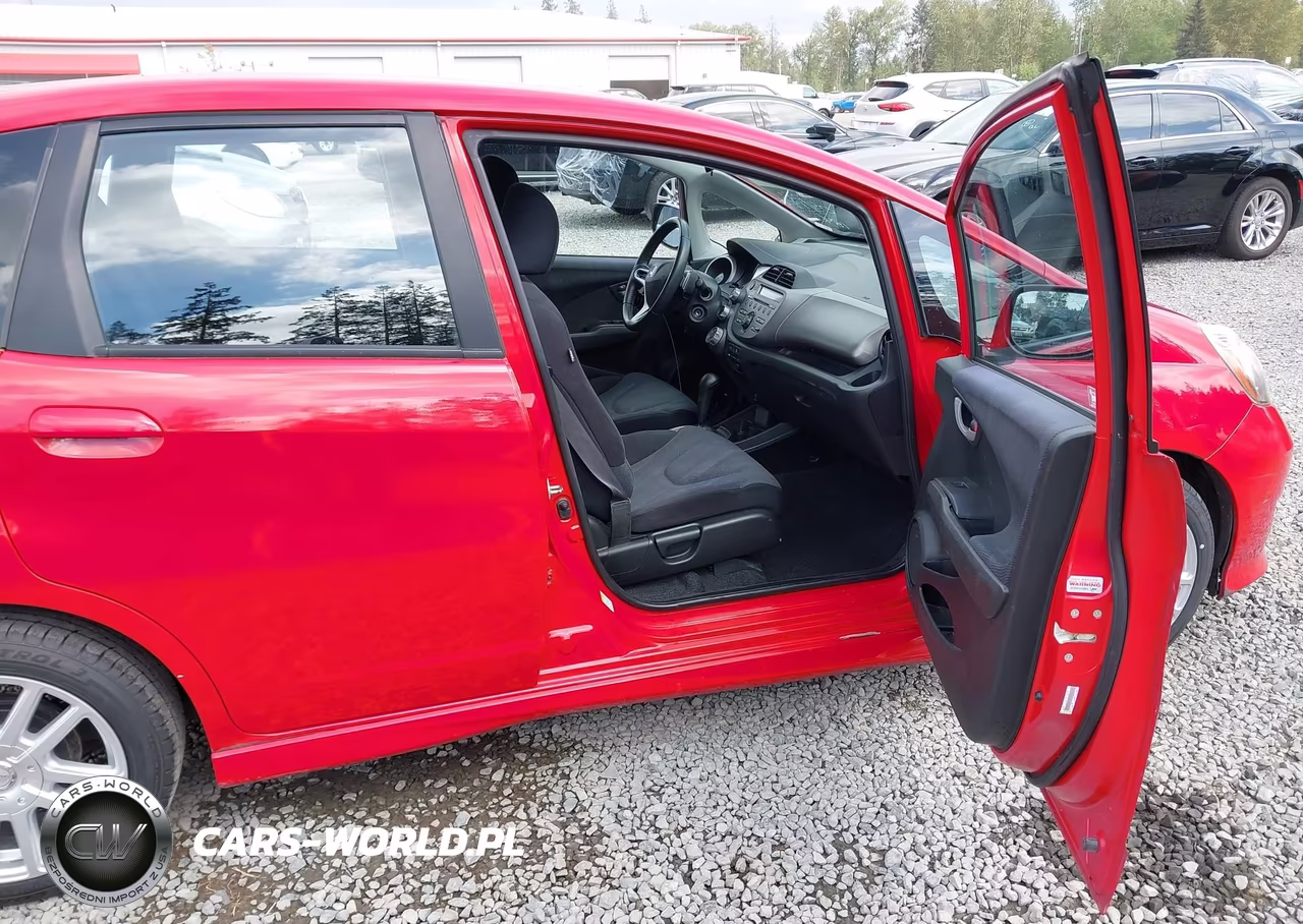 2011 Honda Fit Sport VIN:JHMGE8H51BC011846 - 5