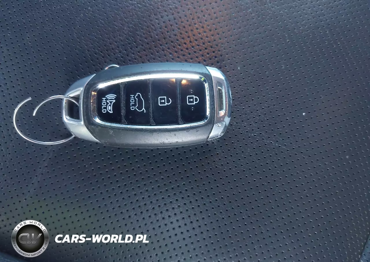 2019 Hyundai Kona Ultimate VIN:KM8K5CA51KU389812 - 11