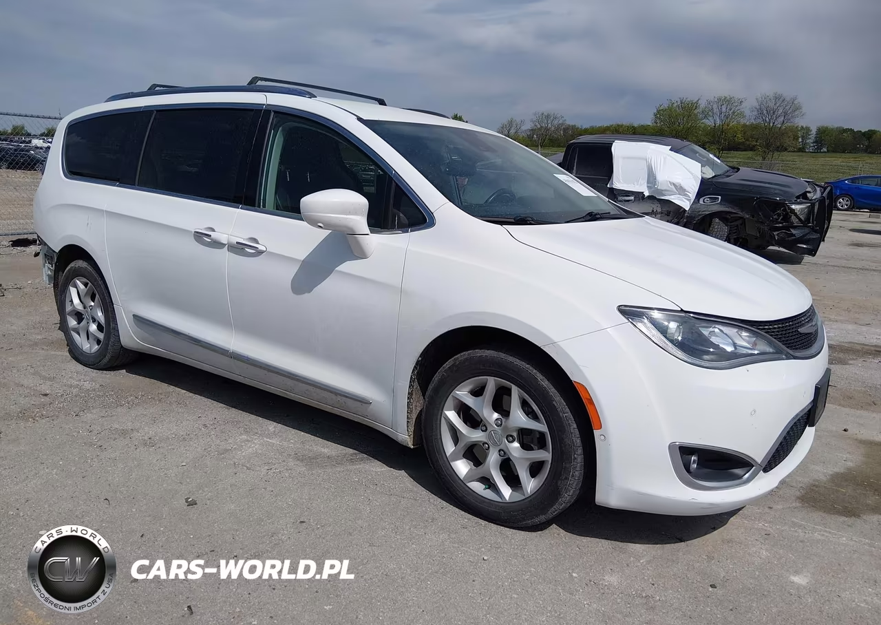 2017 Chrysler Pacifica Touring-L Plus