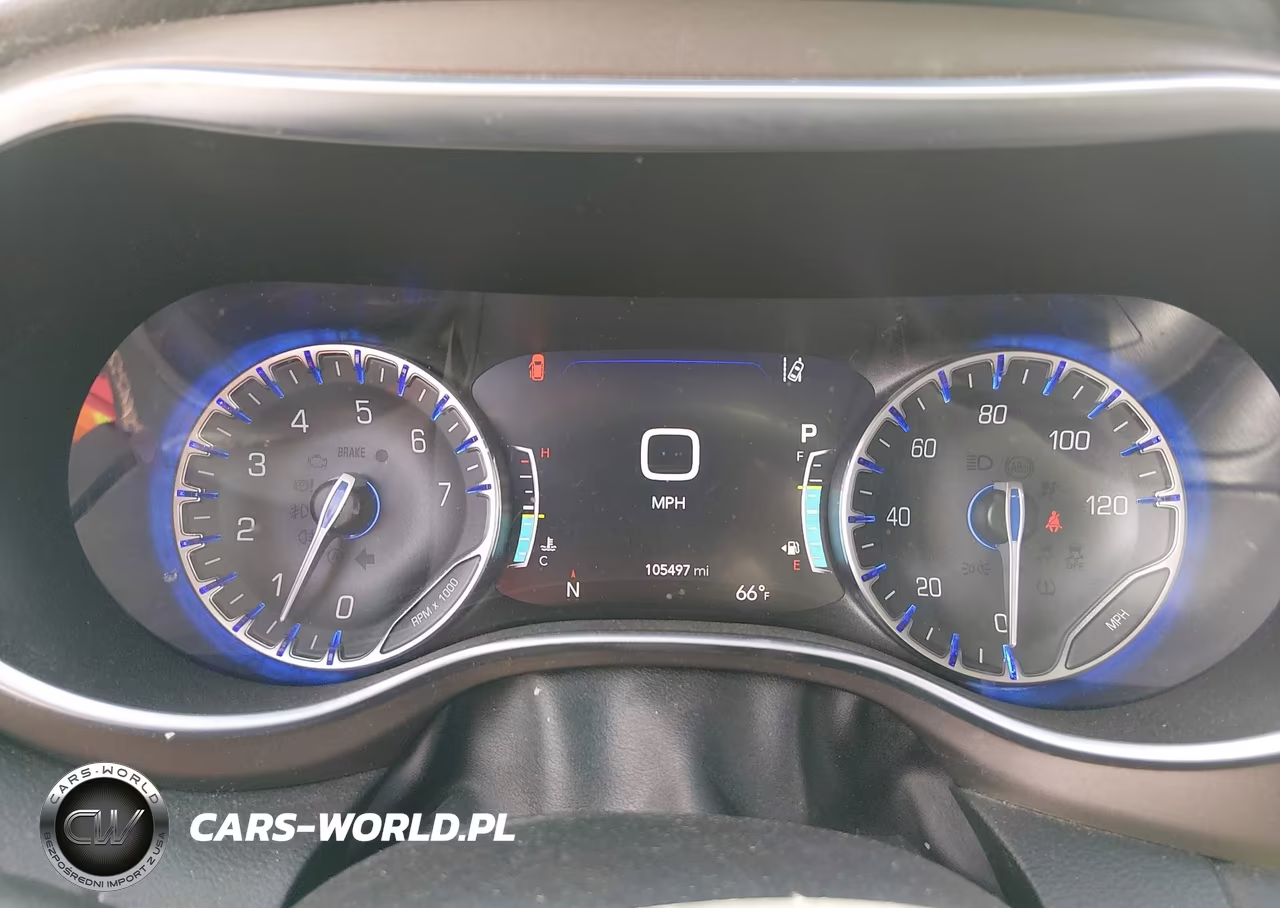 2017 Chrysler Pacifica Touring-L Plus VIN:2C4RC1EG2HR622319 - 7