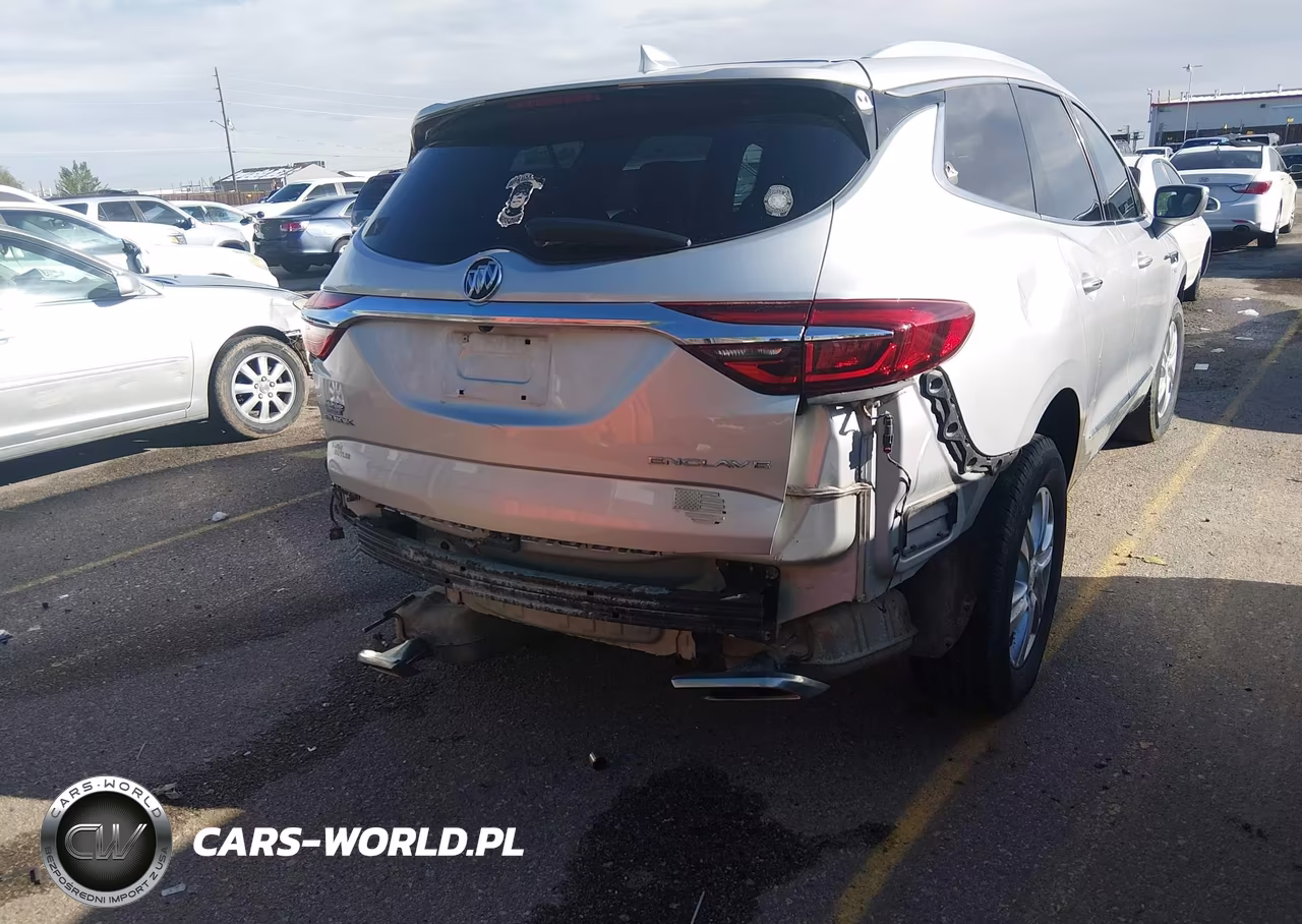 2018 Buick Enclave Essence VIN:5GAERBKW5JJ267303 - 4