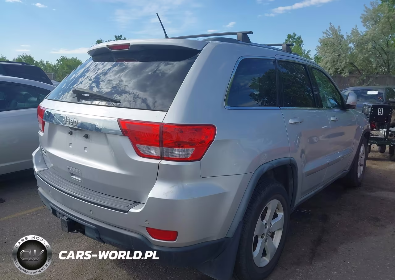 2011 Jeep Grand Cherokee Laredo VIN:1J4RR4GG3BC701490 - 4