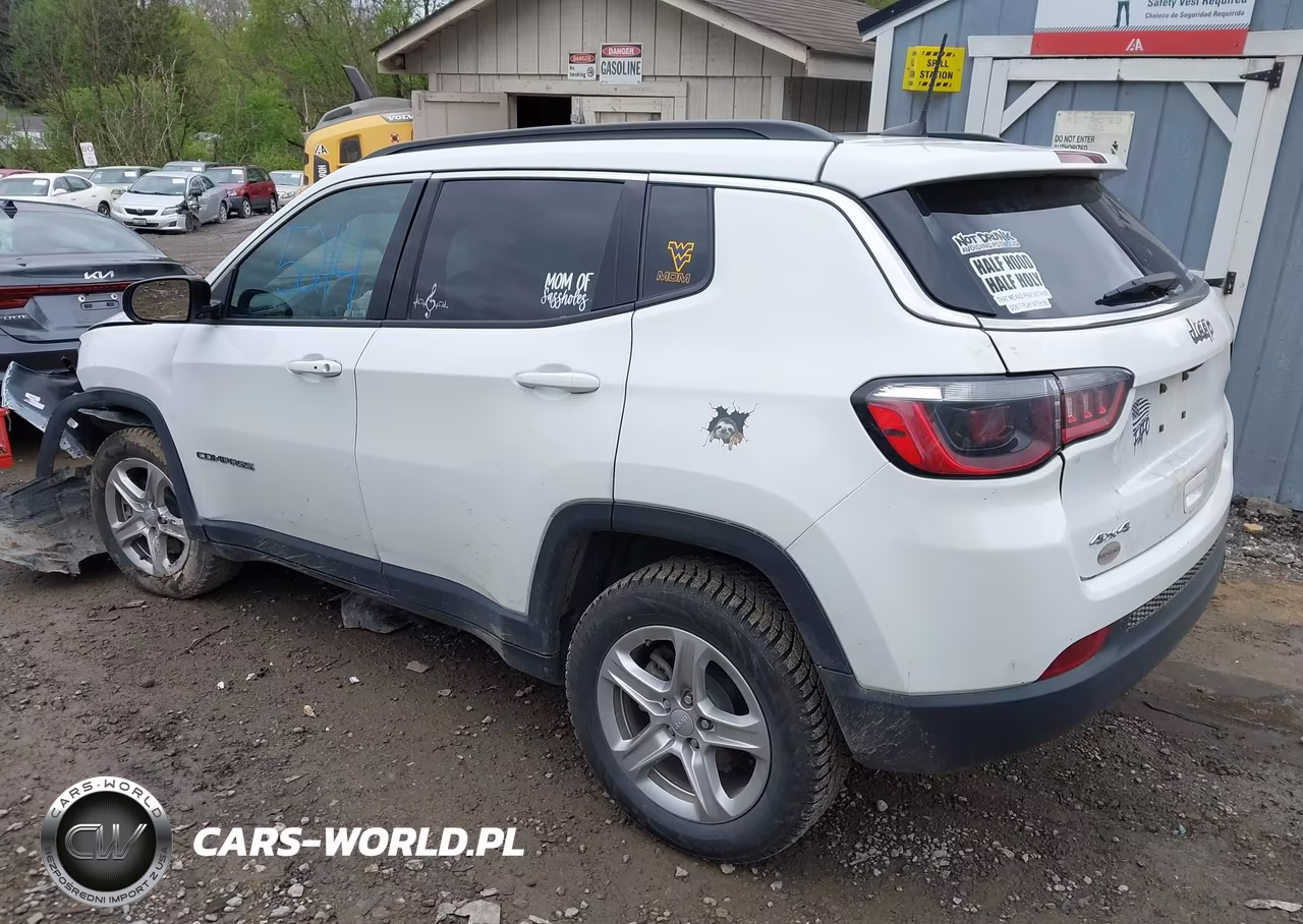 2024 Jeep Compass Latitude 4X4 VIN:3C4NJDBNXRT579906 - 3