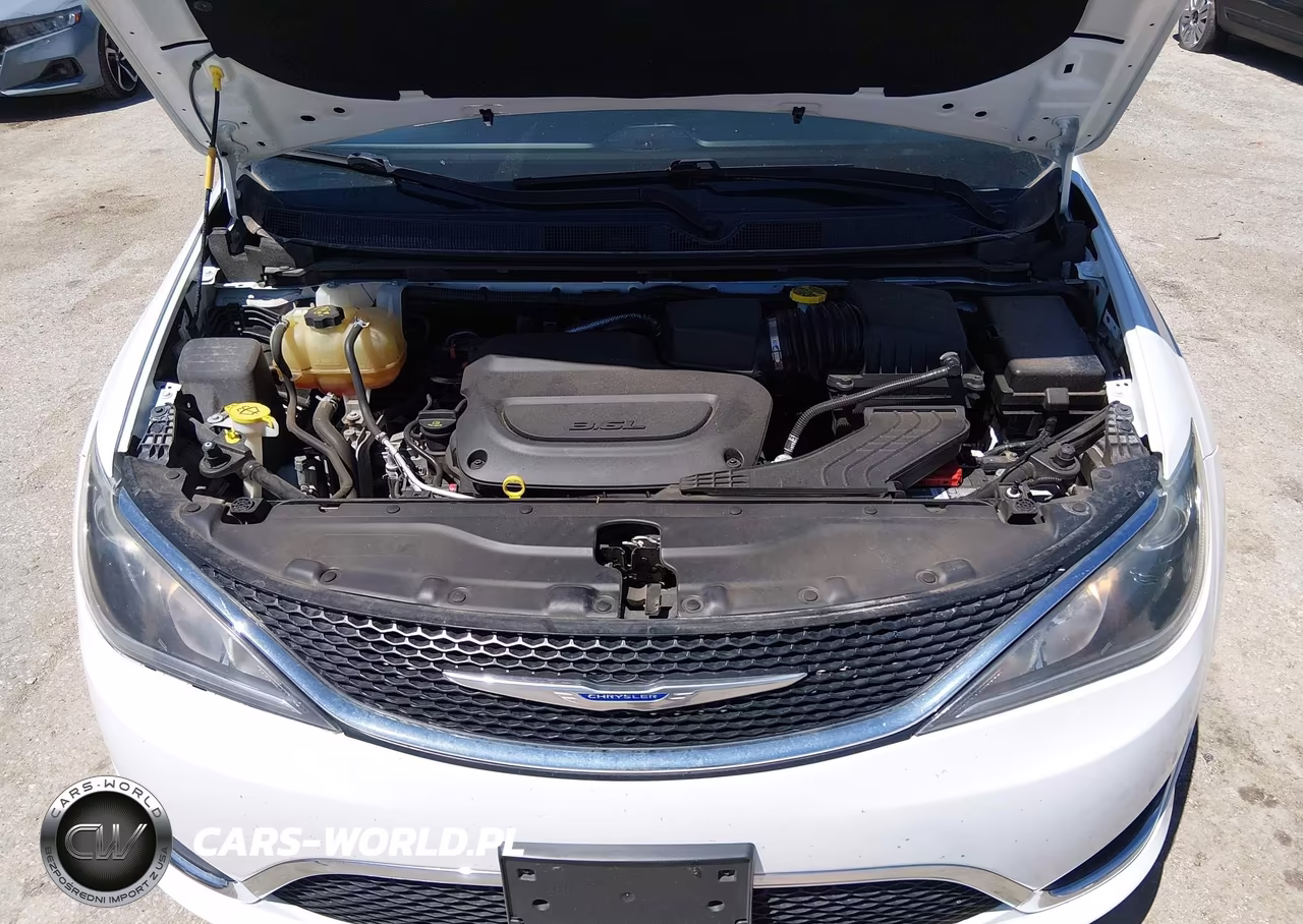 2020 Chrysler Pacifica Touring L VIN:2C4RC1BG1LR125713 - 10