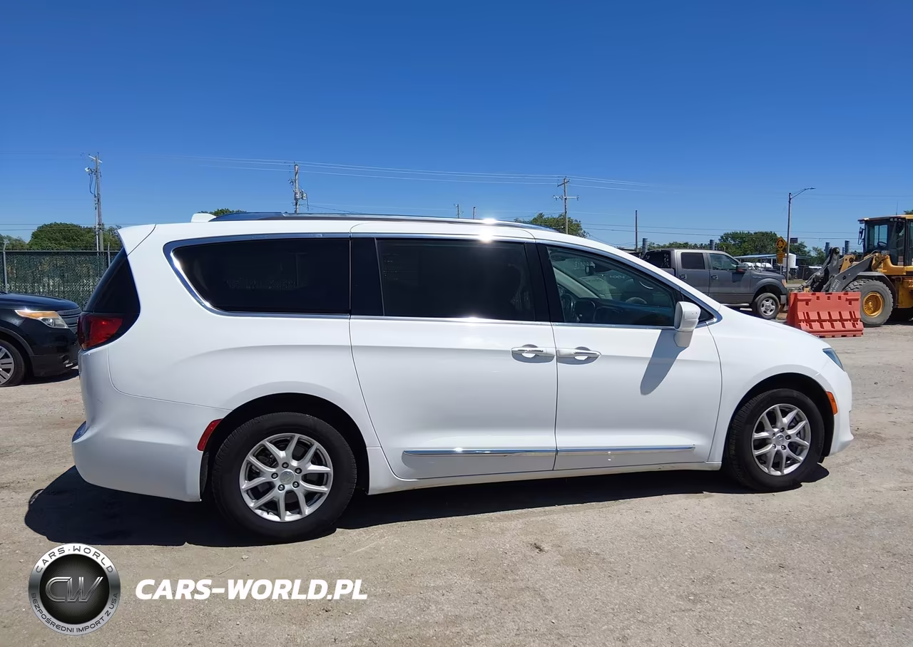 2020 Chrysler Pacifica Touring L VIN:2C4RC1BG1LR125713 - 13