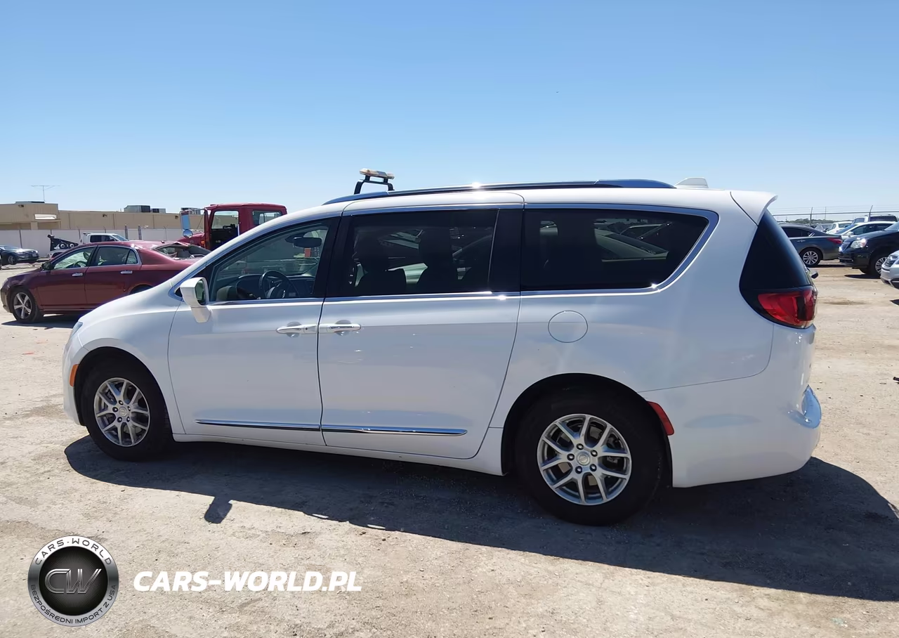 2020 Chrysler Pacifica Touring L VIN:2C4RC1BG1LR125713 - 14