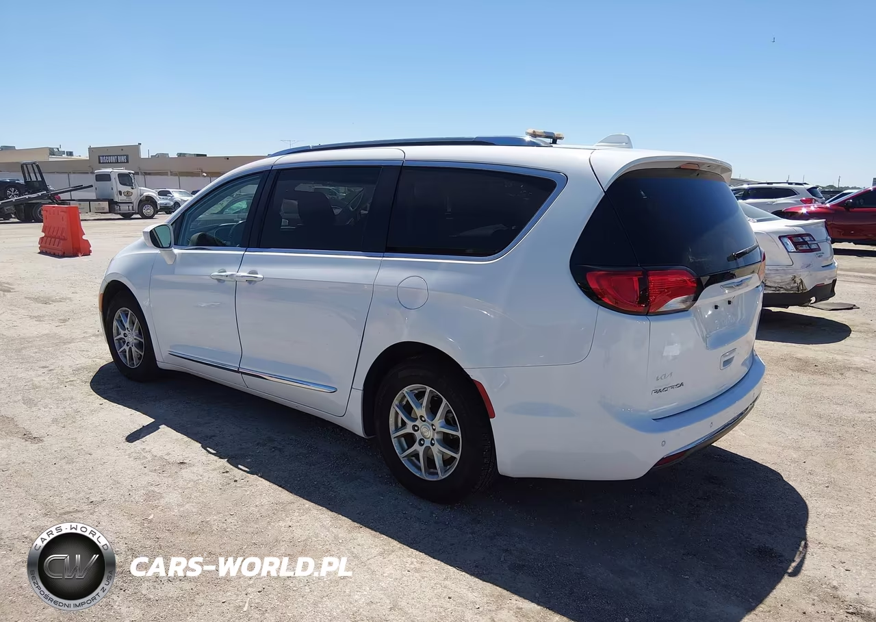 2020 Chrysler Pacifica Touring L VIN:2C4RC1BG1LR125713 - 3
