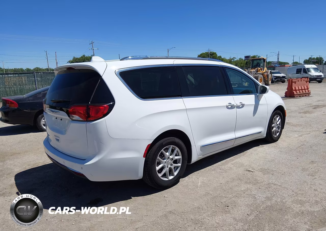 2020 Chrysler Pacifica Touring L VIN:2C4RC1BG1LR125713 - 4