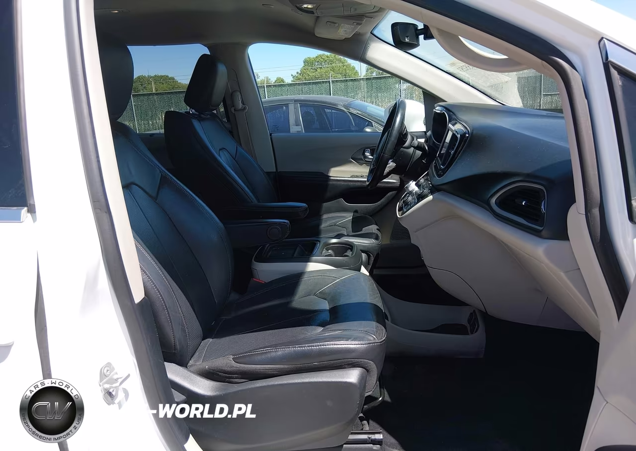 2020 Chrysler Pacifica Touring L VIN:2C4RC1BG1LR125713 - 5