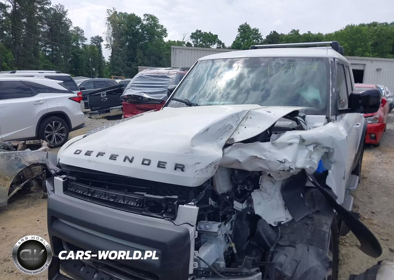 2023 Land Rover Defender 110 S VIN:SALEJ7EX4P2112924 - 10