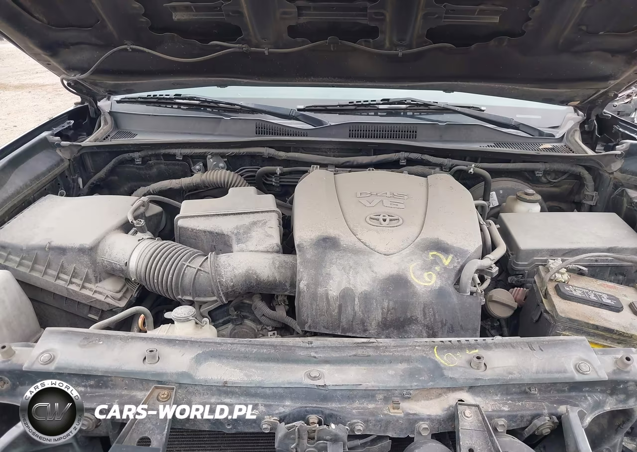 2018 Toyota Tacoma VIN:5TFAZ5CN8JX066352 - 10