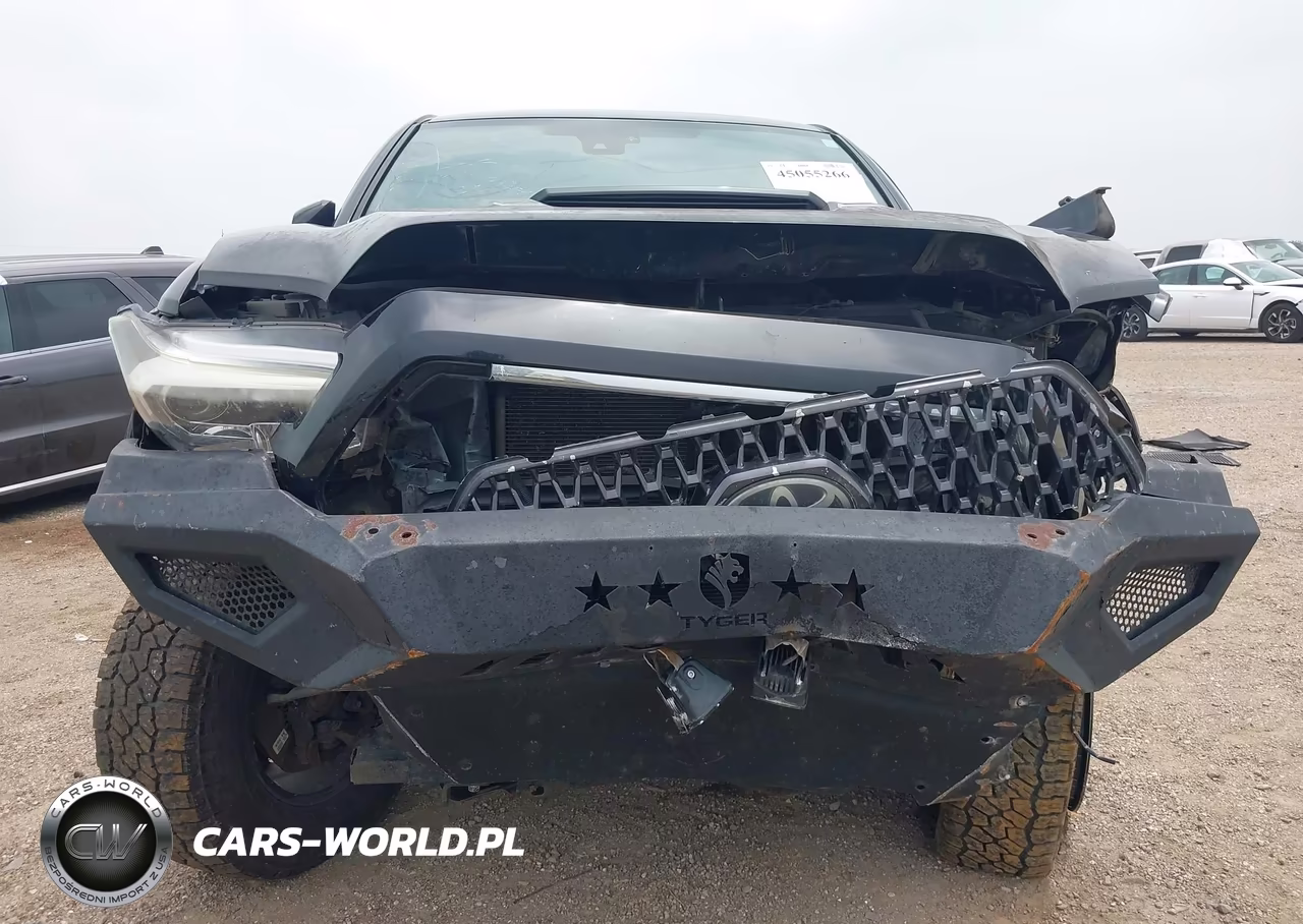 2018 Toyota Tacoma VIN:5TFAZ5CN8JX066352 - 12
