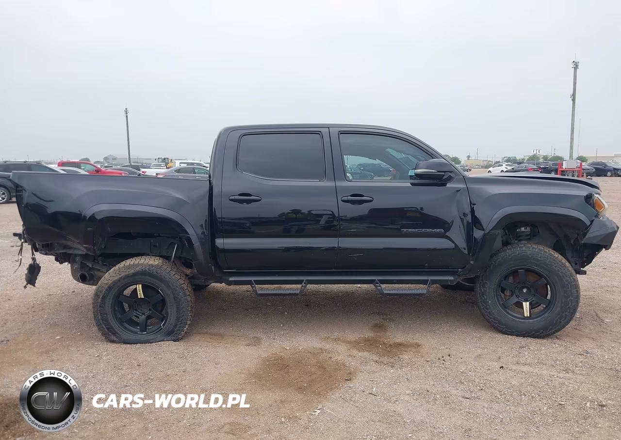 2018 Toyota Tacoma VIN:5TFAZ5CN8JX066352 - 13