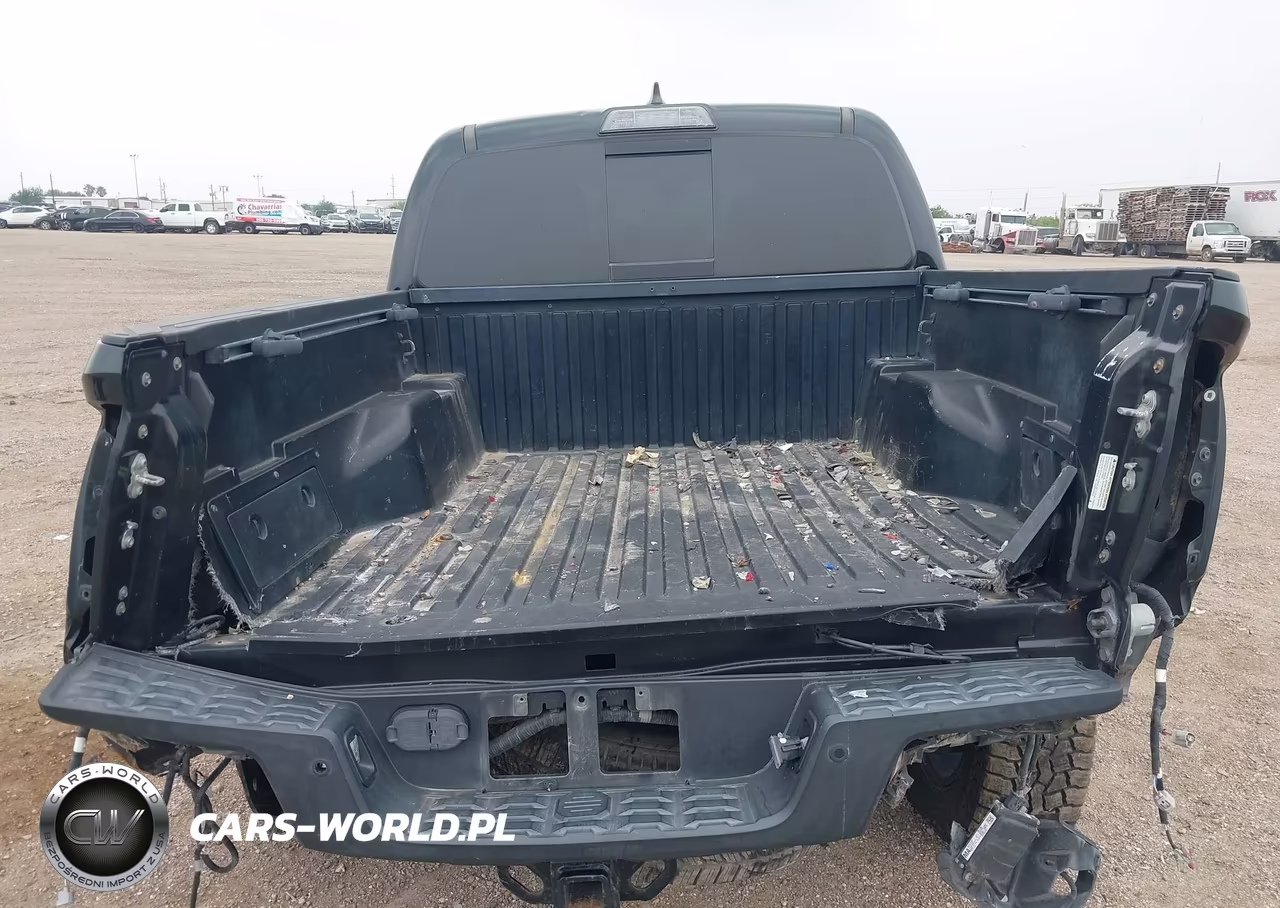 2018 Toyota Tacoma VIN:5TFAZ5CN8JX066352 - 16
