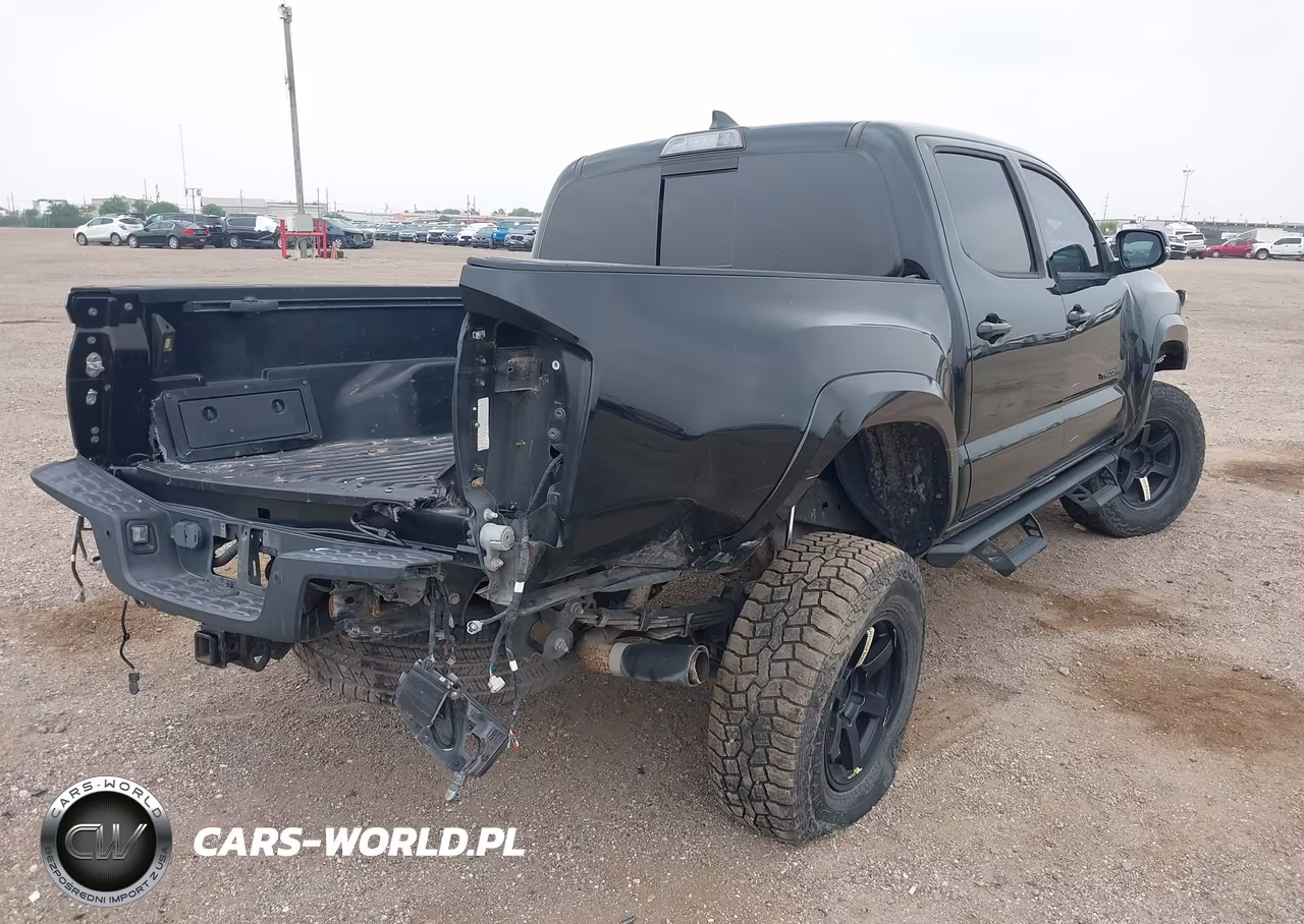 2018 Toyota Tacoma VIN:5TFAZ5CN8JX066352 - 4