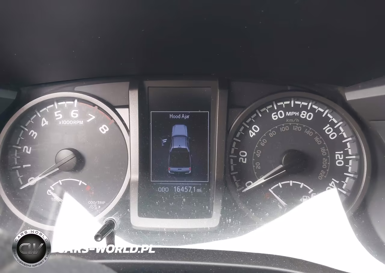 2018 Toyota Tacoma VIN:5TFAZ5CN8JX066352 - 7