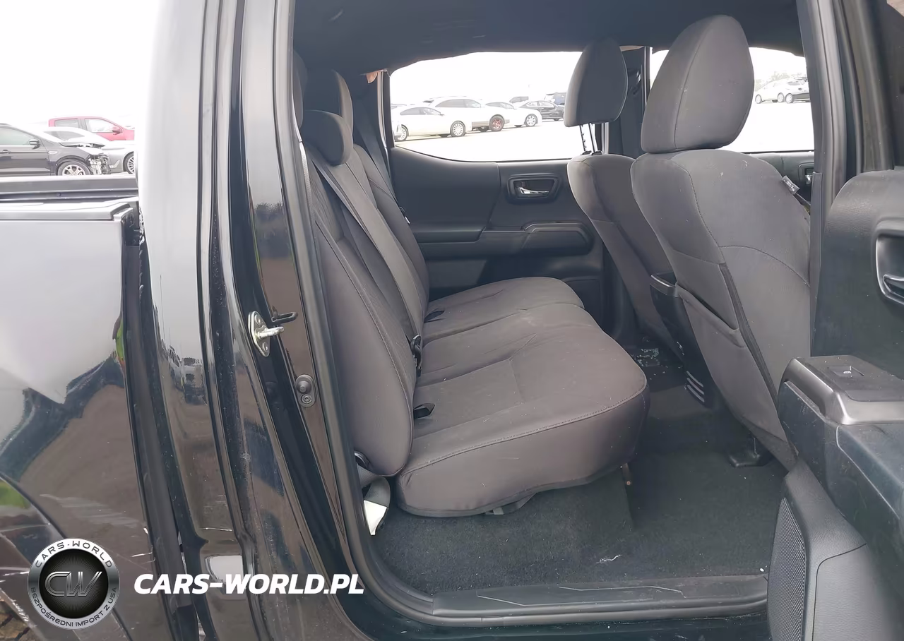 2018 Toyota Tacoma VIN:5TFAZ5CN8JX066352 - 8