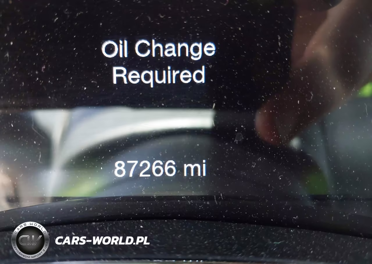 2019 Jeep Grand Cherokee Altitude 4X4 VIN:1C4RJFAG0KC546916 - 16