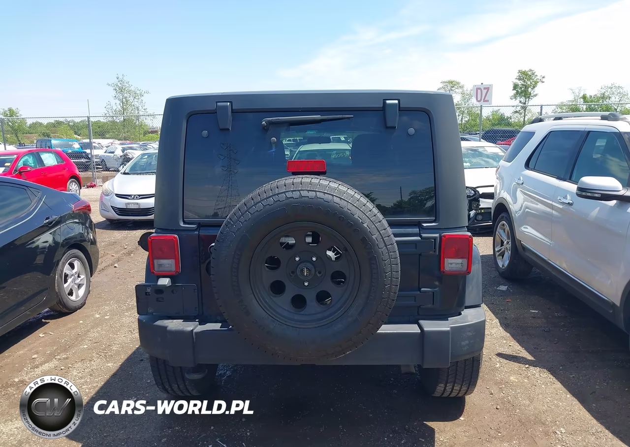 2011 Jeep Wrangler Unlimited Sahara VIN:1J4BA5H10BL635392 - 16