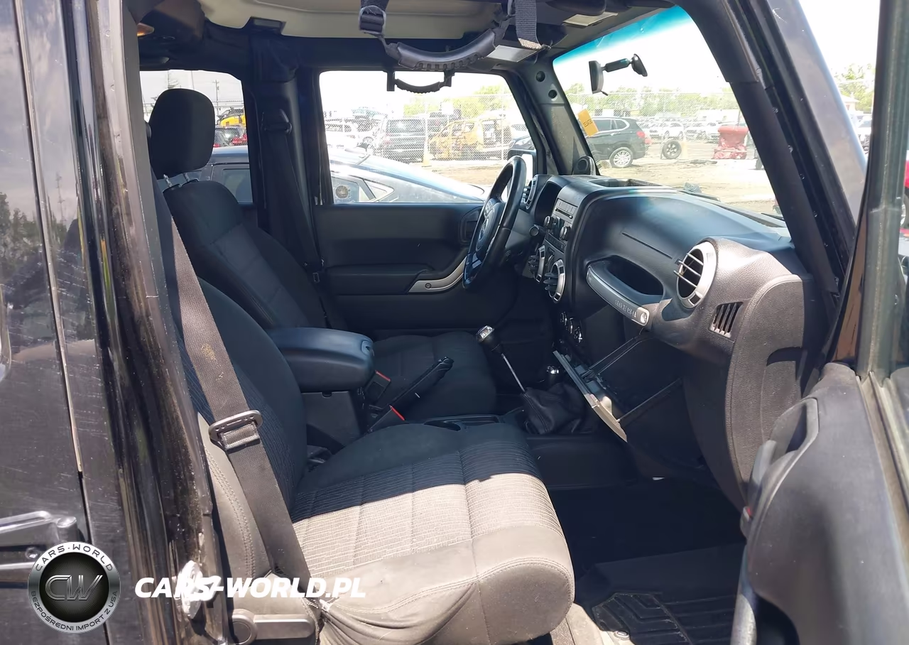 2011 Jeep Wrangler Unlimited Sahara VIN:1J4BA5H10BL635392 - 5