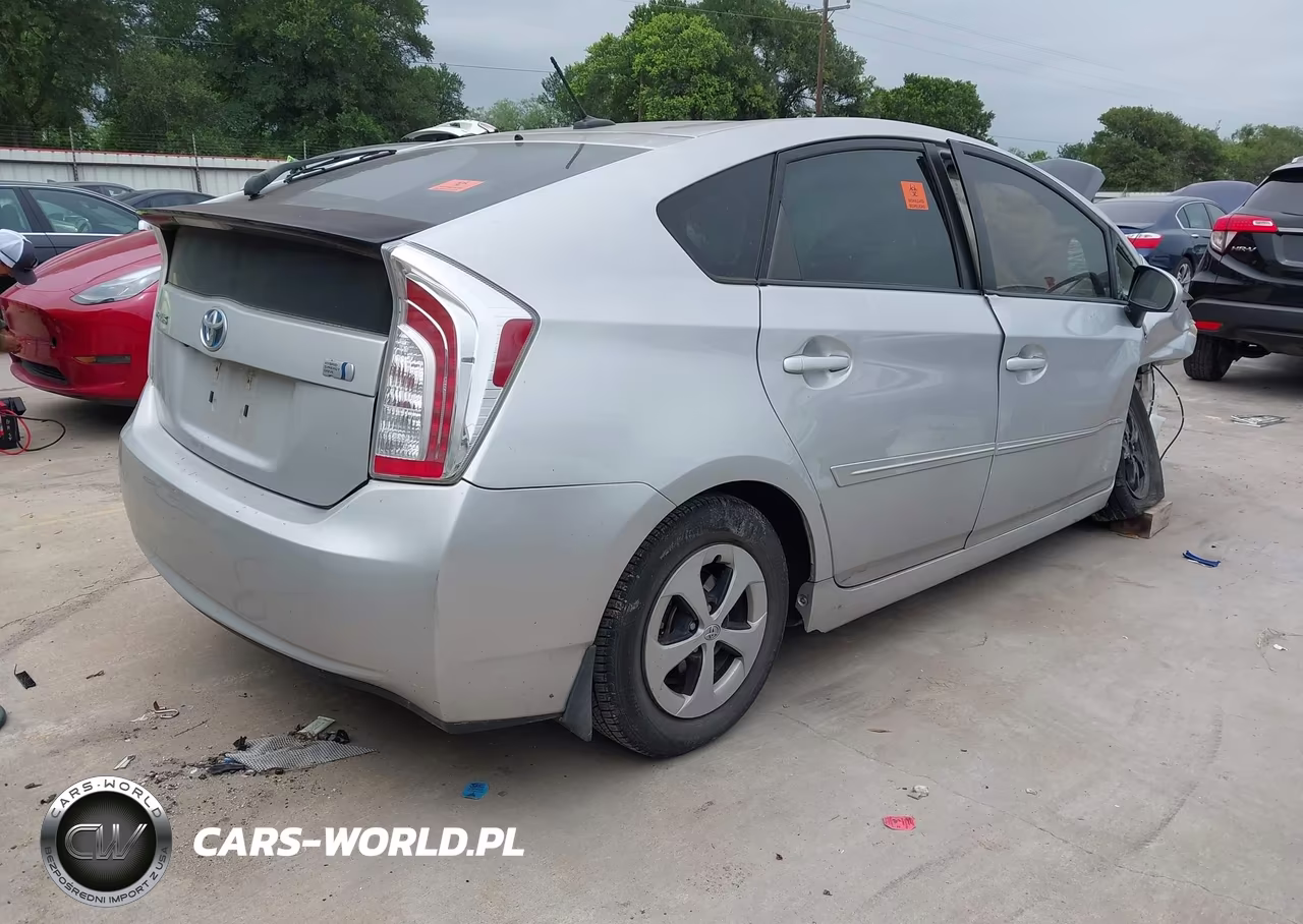 2014 Toyota Prius Three VIN:JTDKN3DU4E1748311 - 4