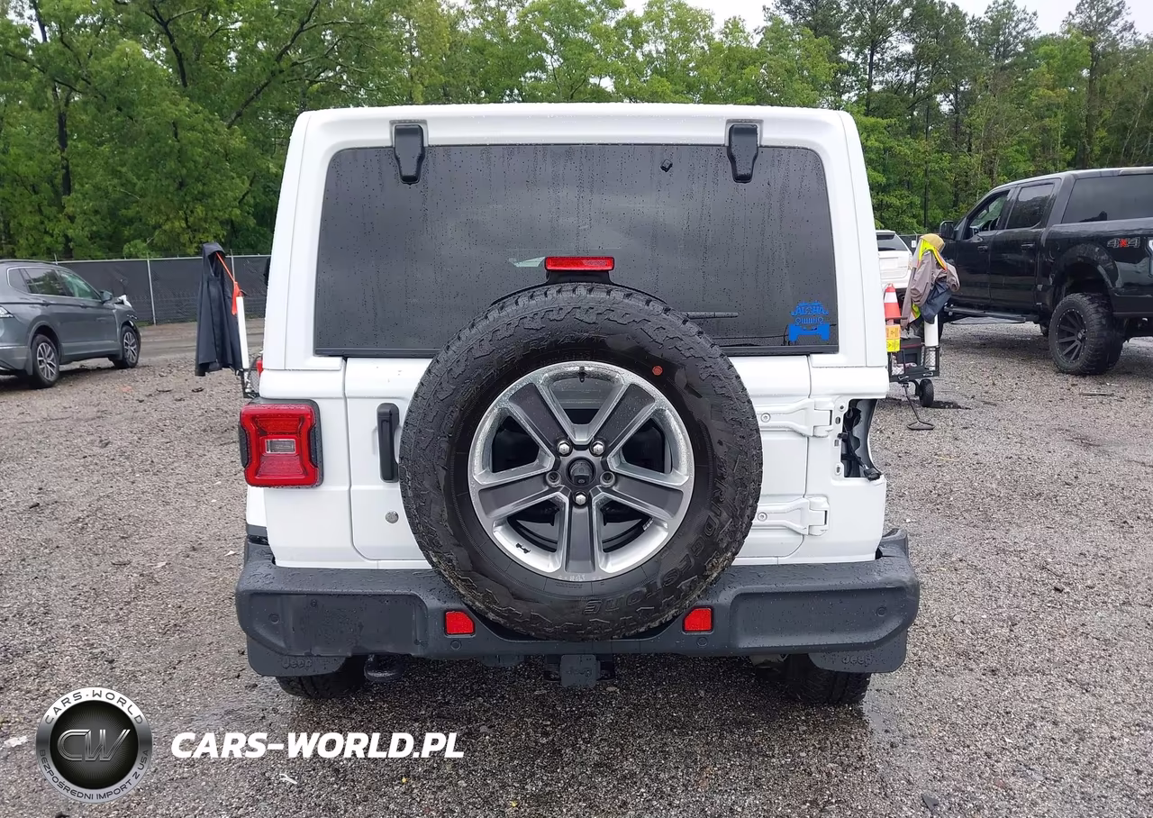 2018 Jeep Wrangler Unlimited Sahara 4X4 VIN:1C4HJXEG9JW118044 - 17