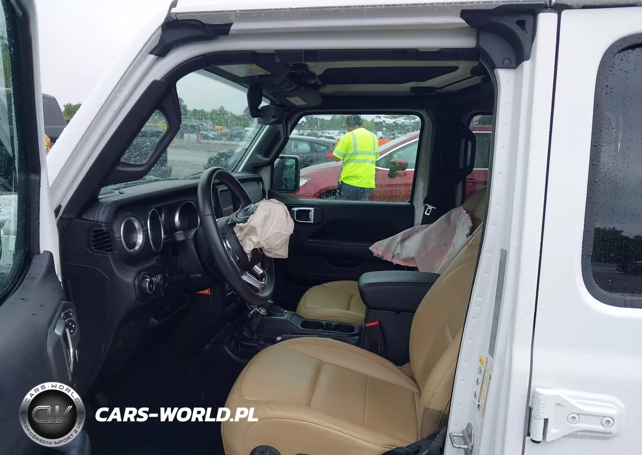 2018 Jeep Wrangler Unlimited Sahara 4X4 VIN:1C4HJXEG9JW118044 - 5
