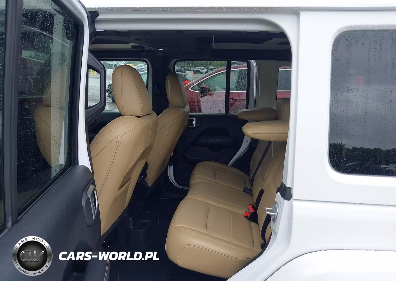 2018 Jeep Wrangler Unlimited Sahara 4X4 VIN:1C4HJXEG9JW118044 - 8