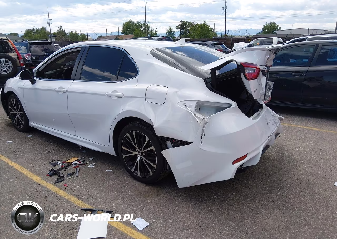 2020 Toyota Camry Se VIN:4T1G11AK0LU898481 - 3