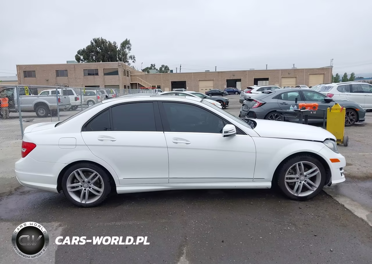 2013 Mercedes-Benz C 250 Sport VIN:WDDGF4HB6DA869329 - 14