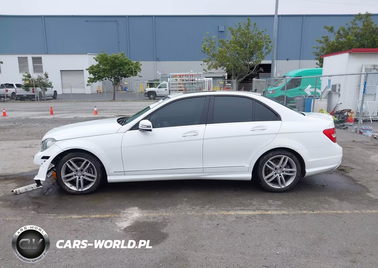 2013 Mercedes-Benz C 250 Sport VIN:WDDGF4HB6DA869329 - 15