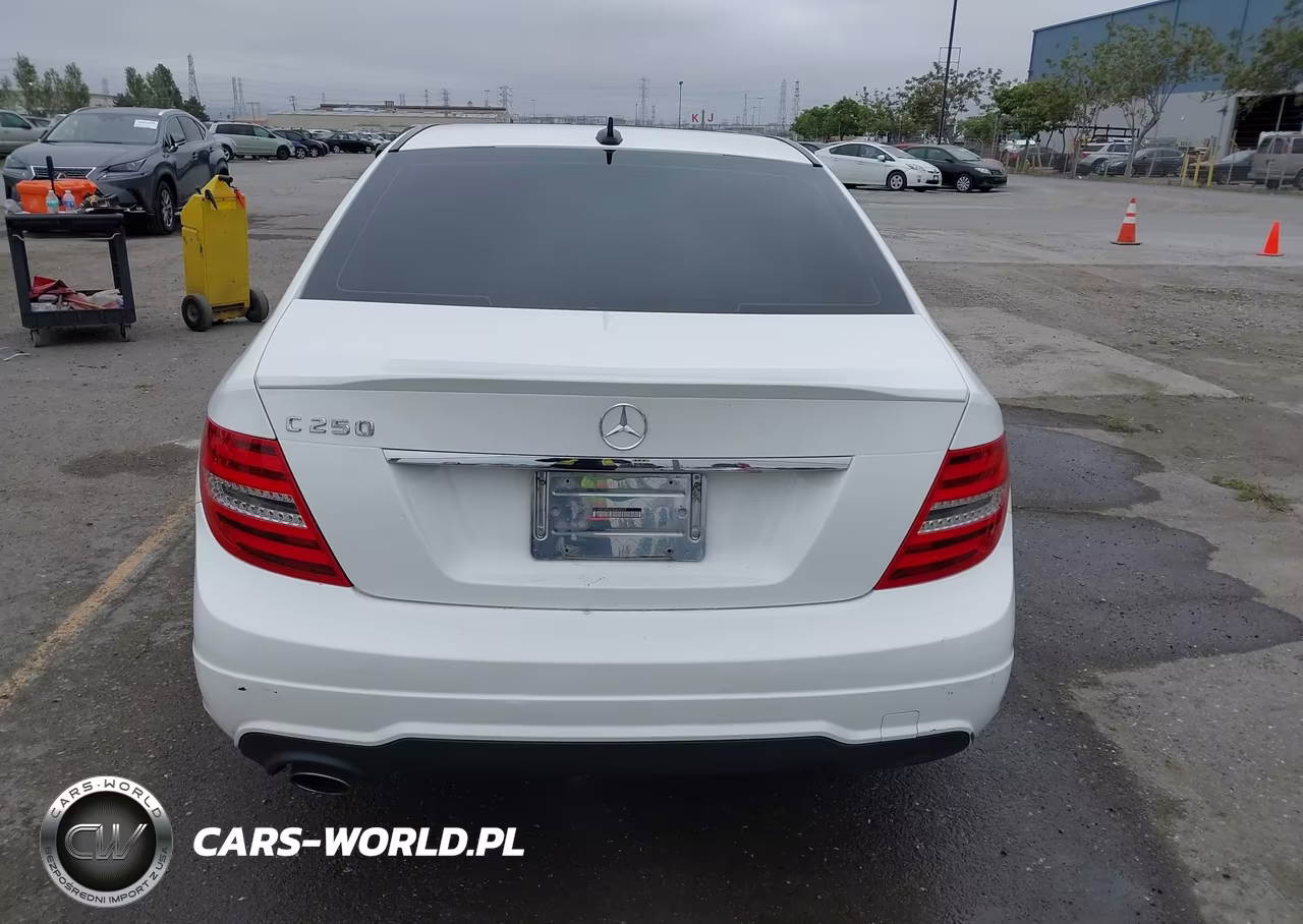 2013 Mercedes-Benz C 250 Sport VIN:WDDGF4HB6DA869329 - 17