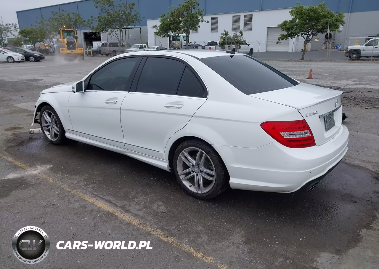2013 Mercedes-Benz C 250 Sport VIN:WDDGF4HB6DA869329 - 3