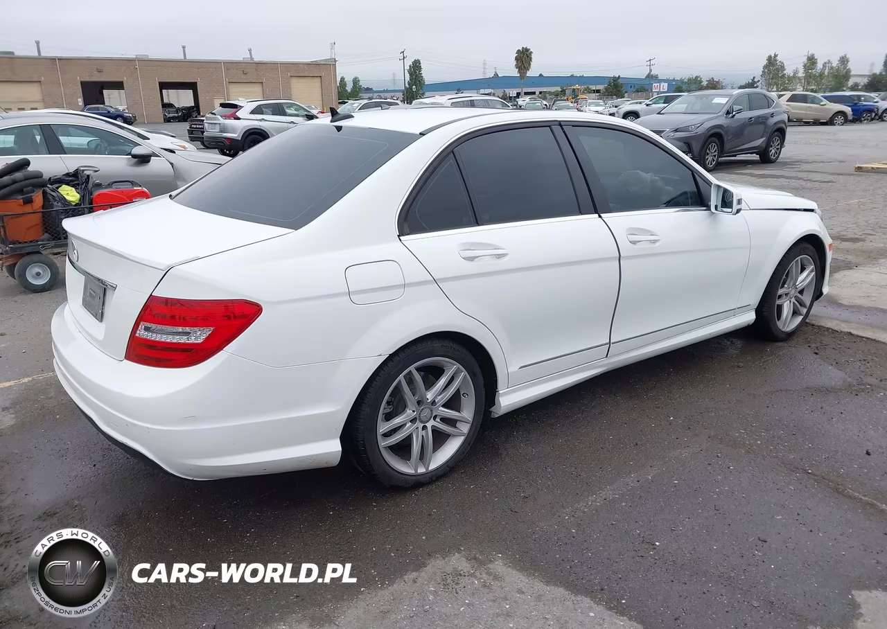 2013 Mercedes-Benz C 250 Sport VIN:WDDGF4HB6DA869329 - 4