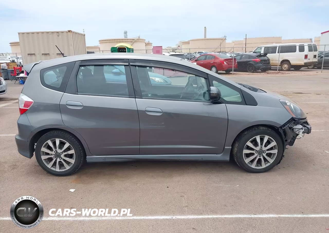 2013 Honda Fit Sport VIN:JHMGE8H55DC043184 - 14