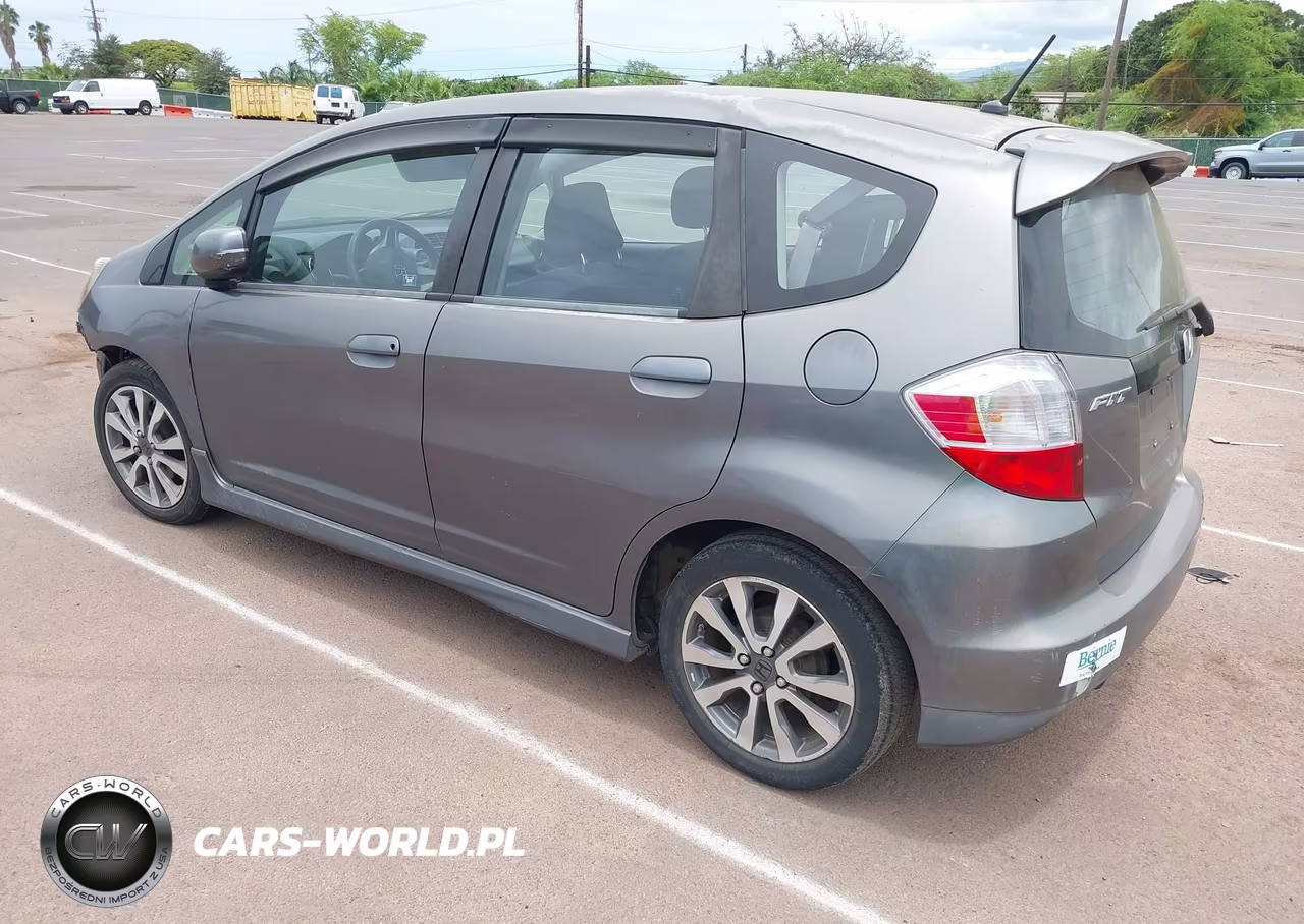 2013 Honda Fit Sport VIN:JHMGE8H55DC043184 - 3