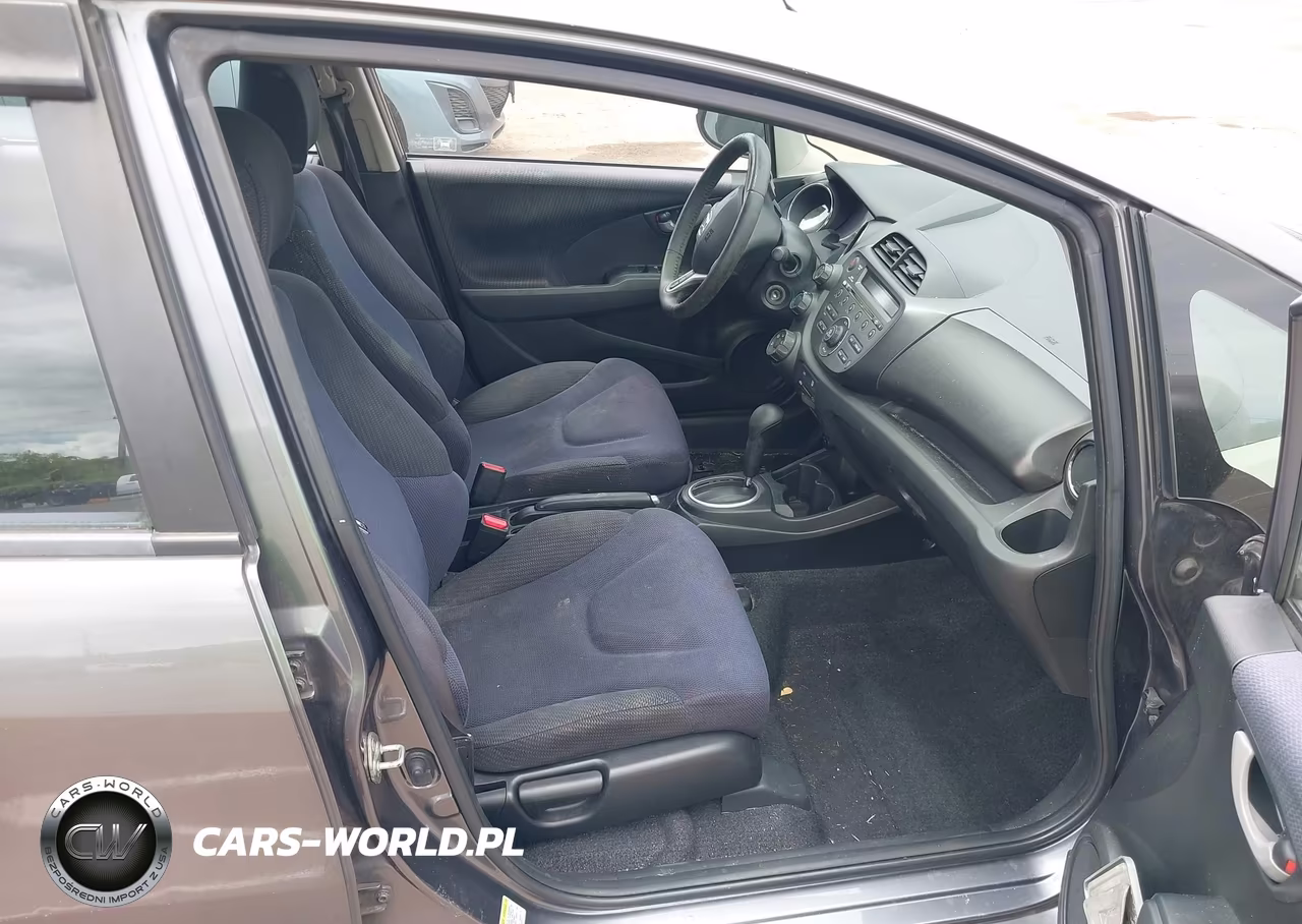 2013 Honda Fit Sport VIN:JHMGE8H55DC043184 - 5