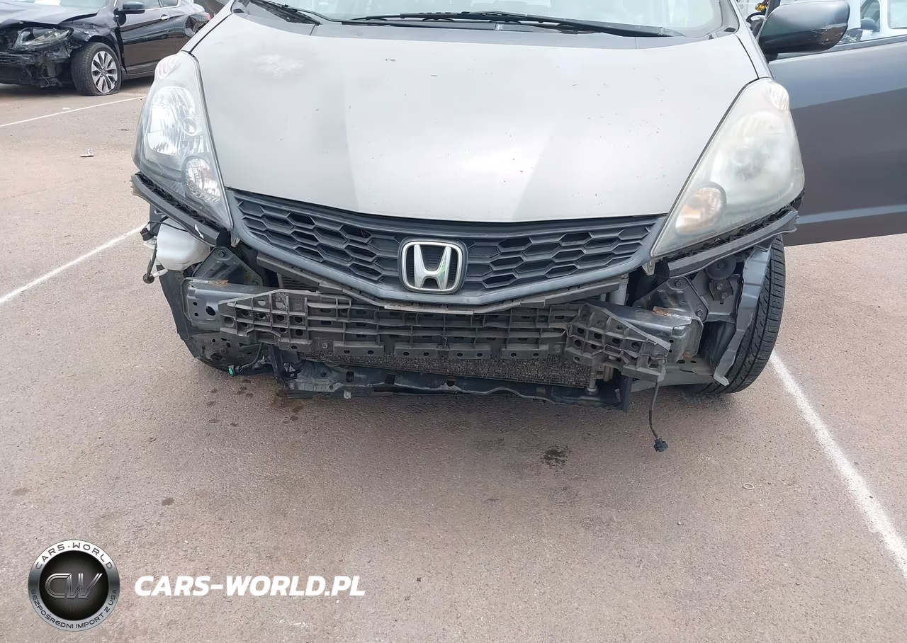 2013 Honda Fit Sport VIN:JHMGE8H55DC043184 - 6