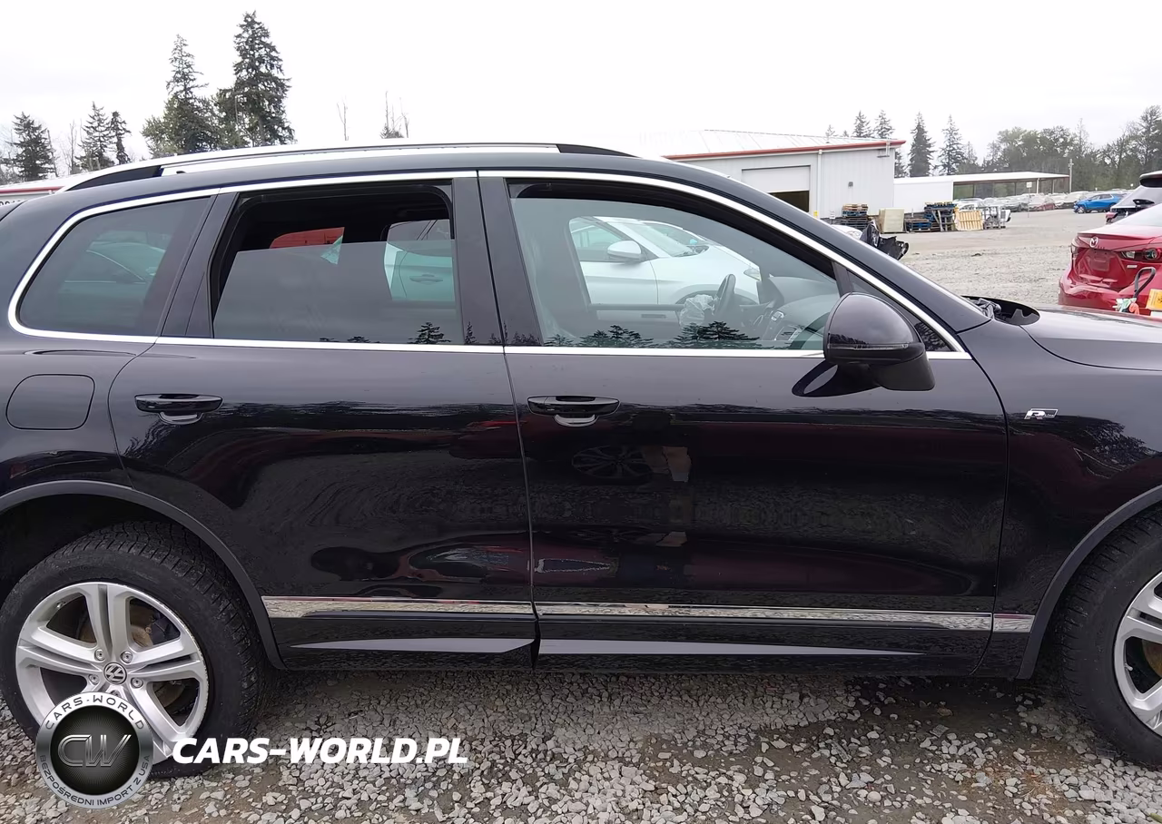 2014 Volkswagen Touareg 3.6L R-Line VIN:WVGDF9BP1ED002656 - 13
