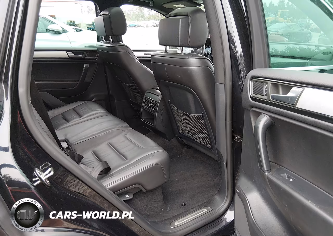 2014 Volkswagen Touareg 3.6L R-Line VIN:WVGDF9BP1ED002656 - 18