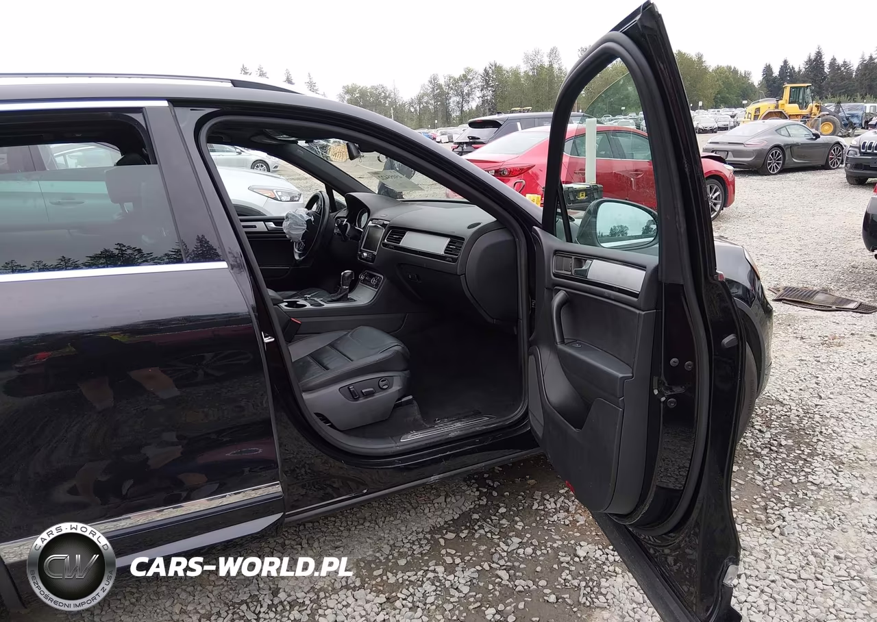 2014 Volkswagen Touareg 3.6L R-Line VIN:WVGDF9BP1ED002656 - 5
