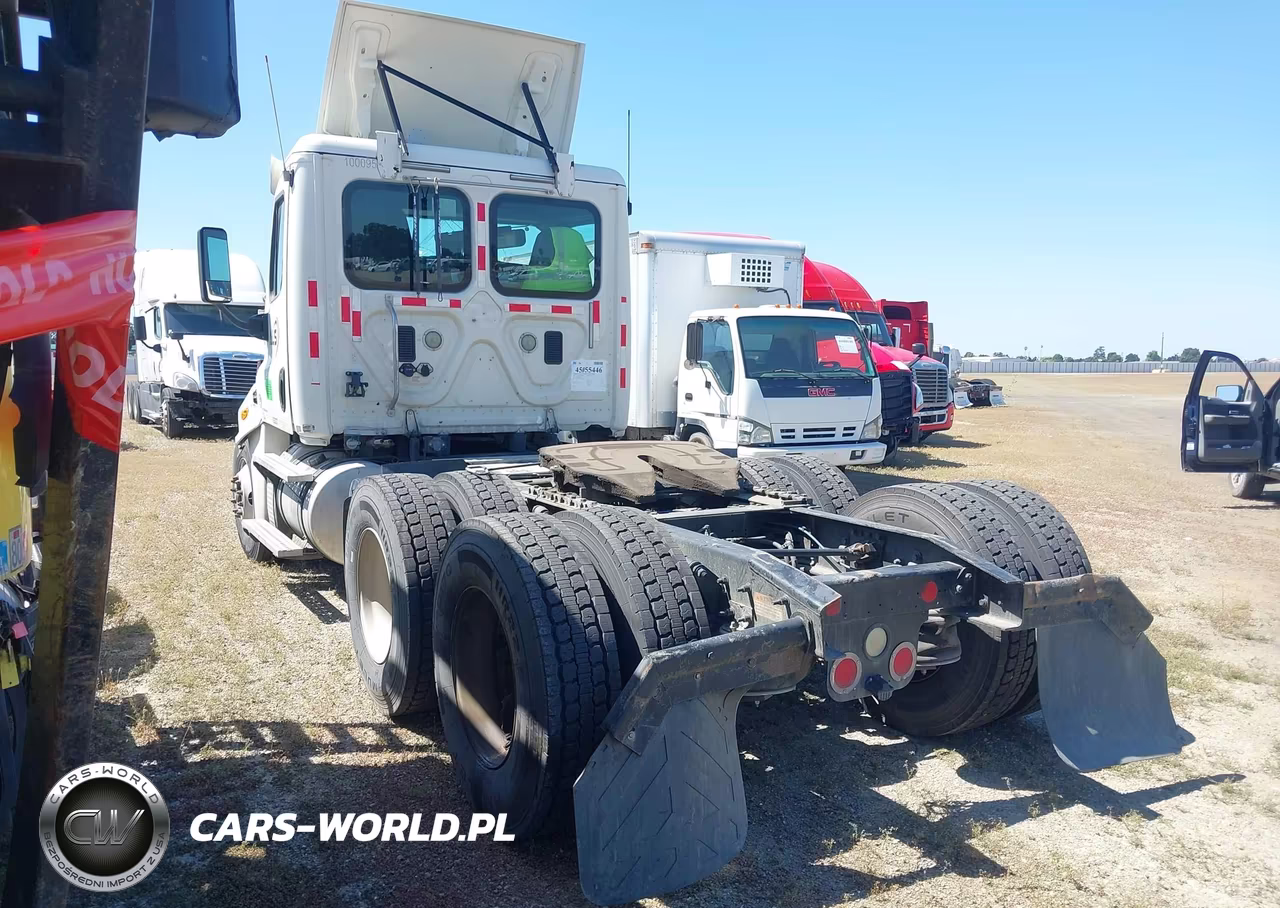 2015 Freightliner Cascadia 125 VIN:3AKJGEDV7FSGB6915 - 3