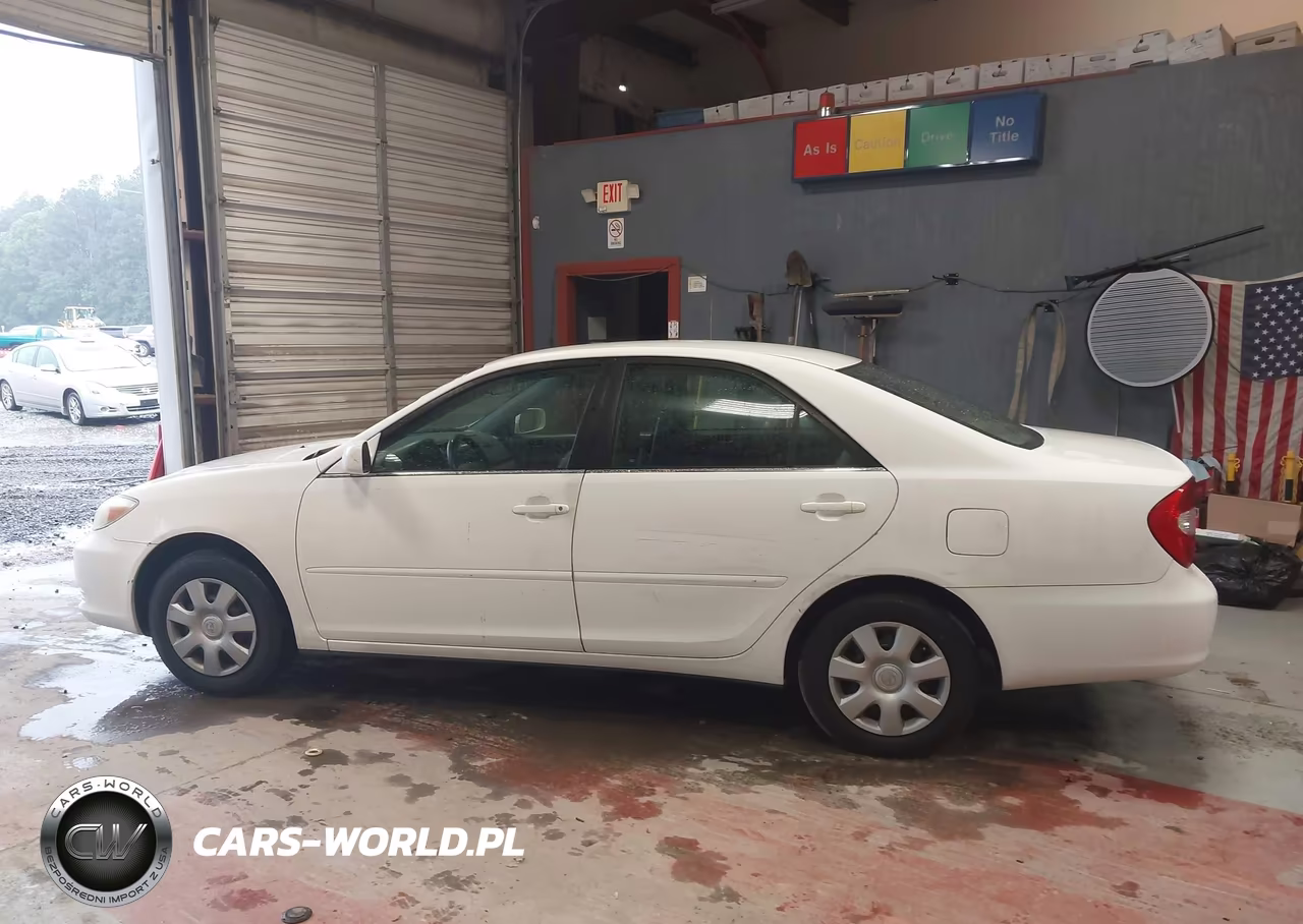 2003 Toyota Camry Le VIN:4T1BE32K13U245179 - 14