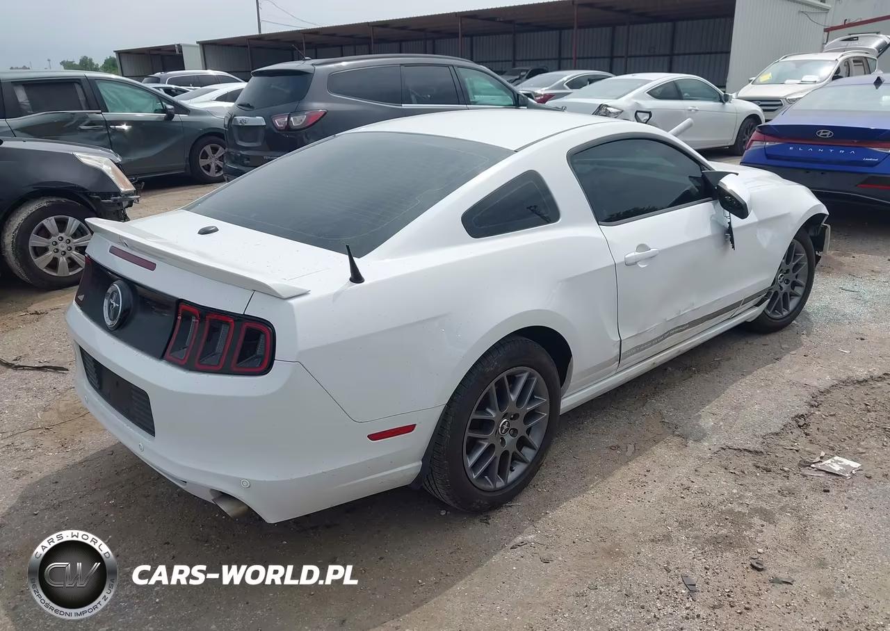 2014 Ford Mustang V6 Premium VIN:1ZVBP8AM5E5263905 - 4
