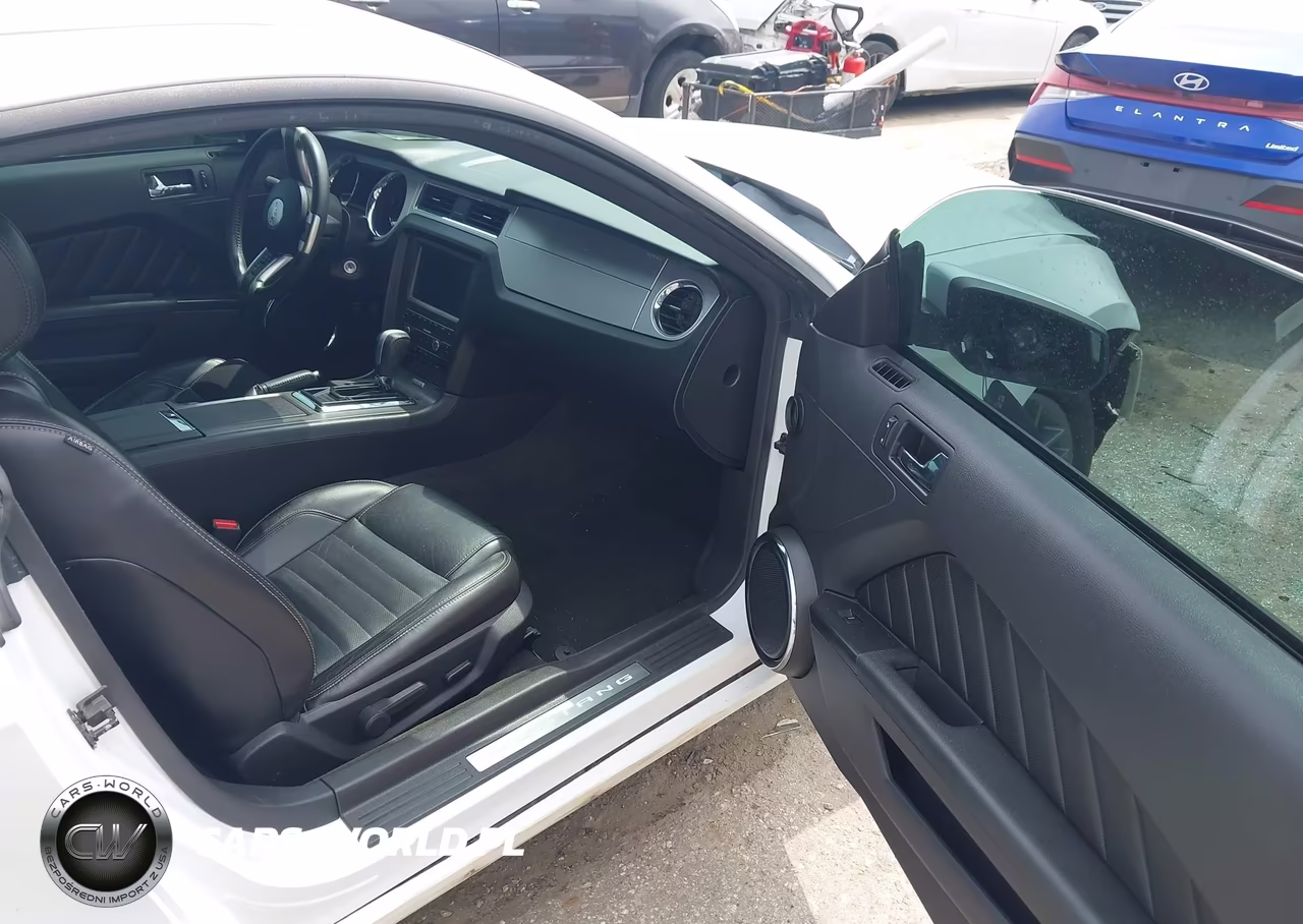 2014 Ford Mustang V6 Premium VIN:1ZVBP8AM5E5263905 - 5