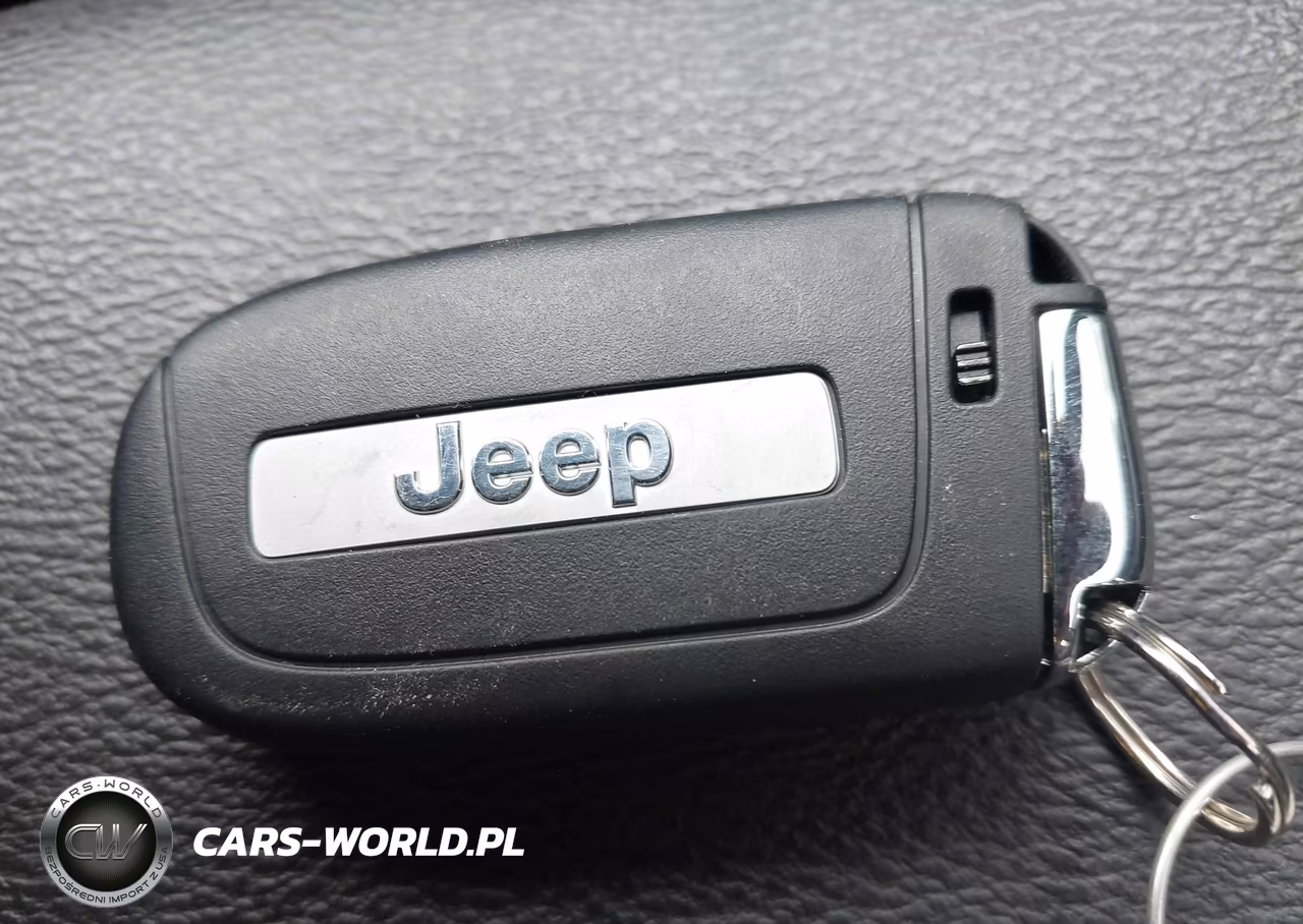 2025 Jeep Compass Latitude 4X4 VIN:3C4NJDBN8ST607448 - 11
