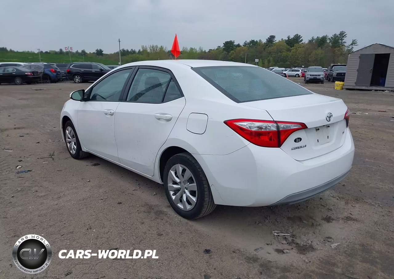 2015 Toyota Corolla Le VIN:2T1BURHE1FC472658 - 3