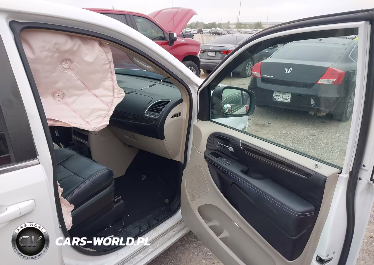 2014 Chrysler Town & Country Touring VIN:2C4RC1BG9ER381746 - 5